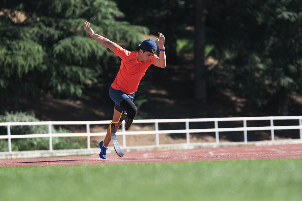 Disabled man athlete training with leg prosthesis. by Santiago Nuñez on 500px.com