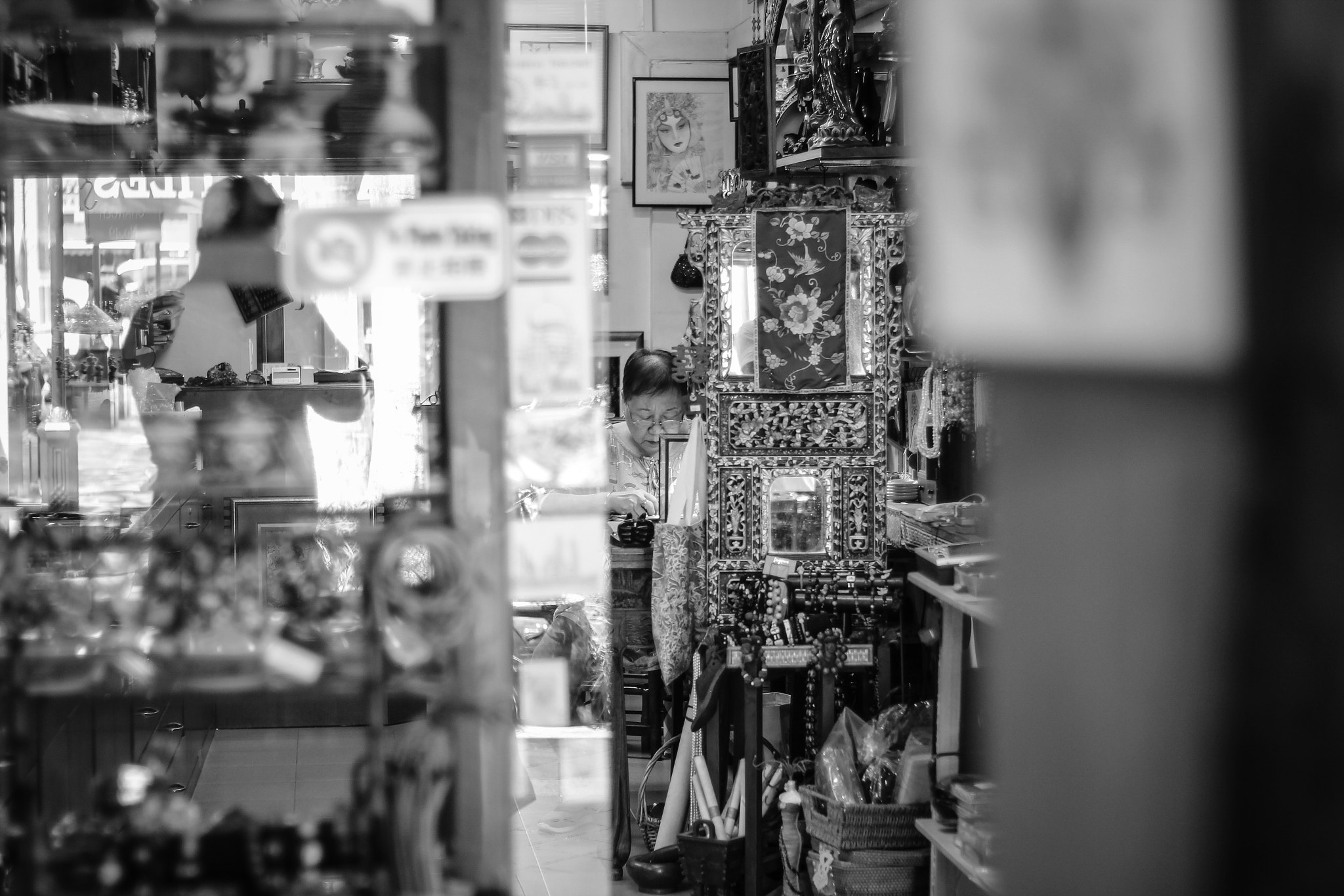 Home decor & furnishing store ​