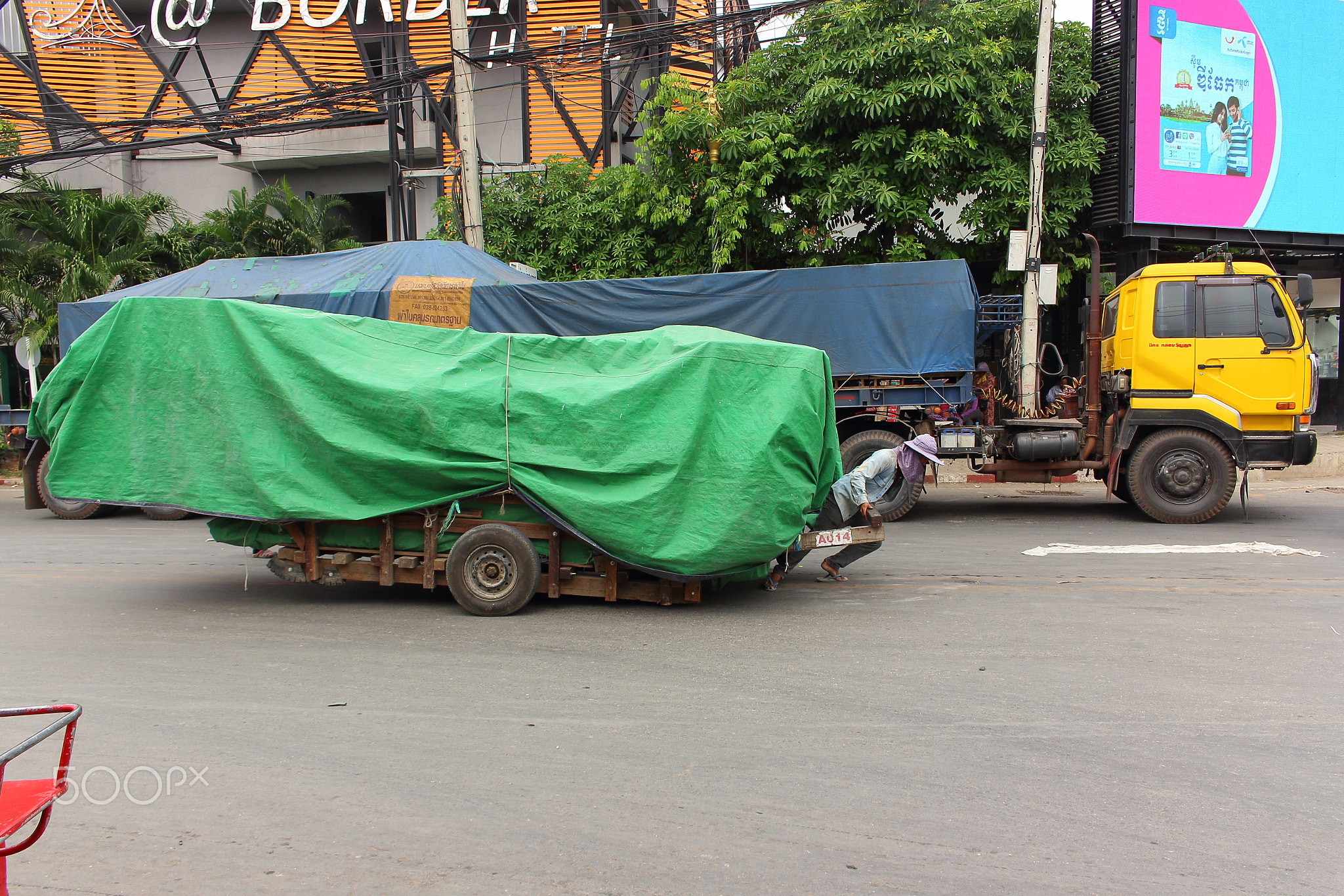 Worker on border Cambodia