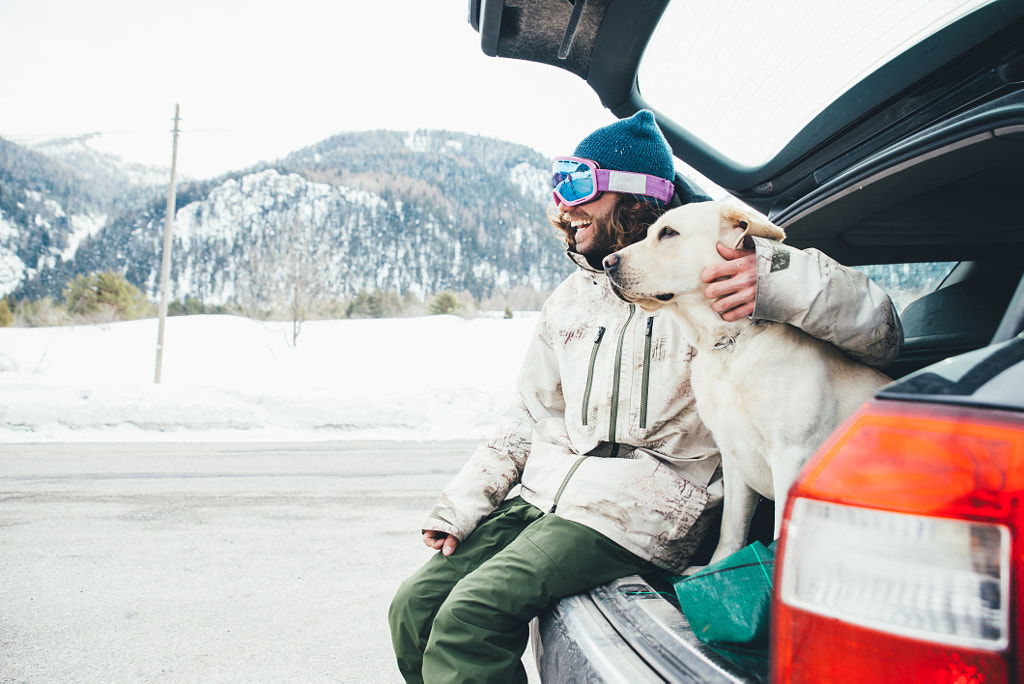 Friends playing with dog on the mountains, on th snowy ground by Cristian Negroni on 500px.com