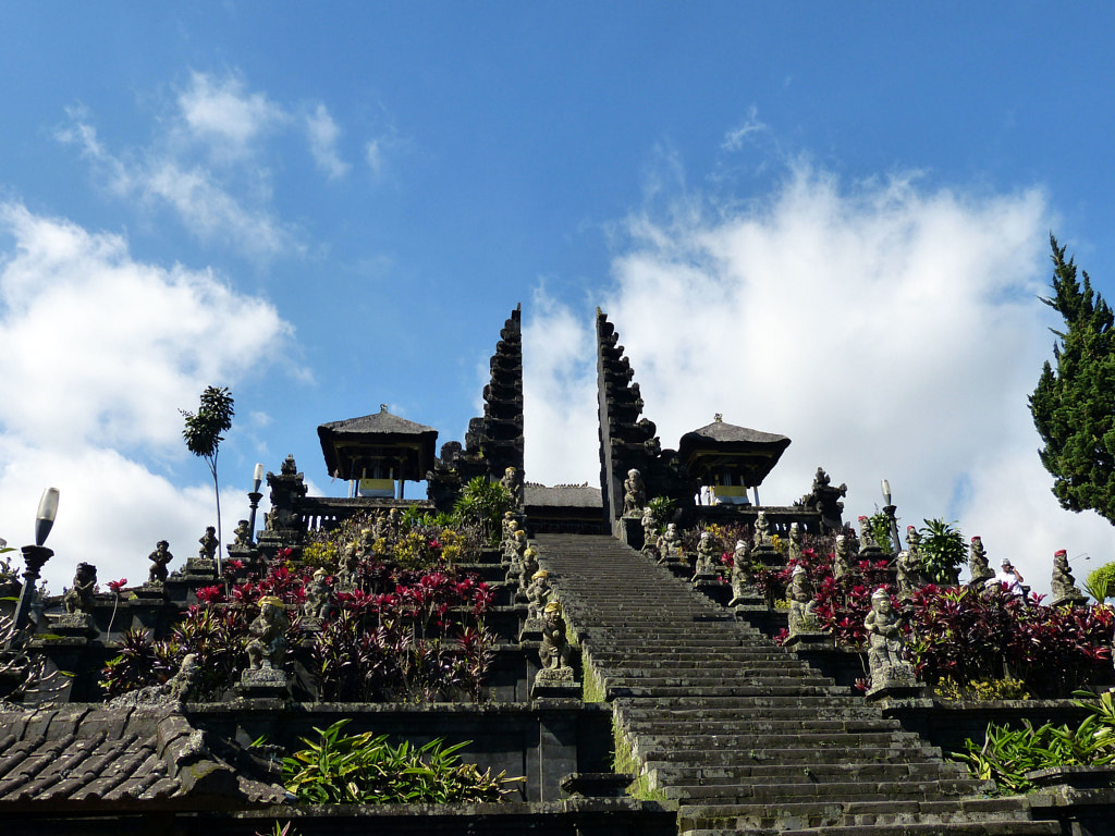 Mère de tous les temples de Bali V2?webp=true&sig=7565f6e3699421c3eba457a0b0c57cc938e01b96aabe37a40ed1aa81b241bec2