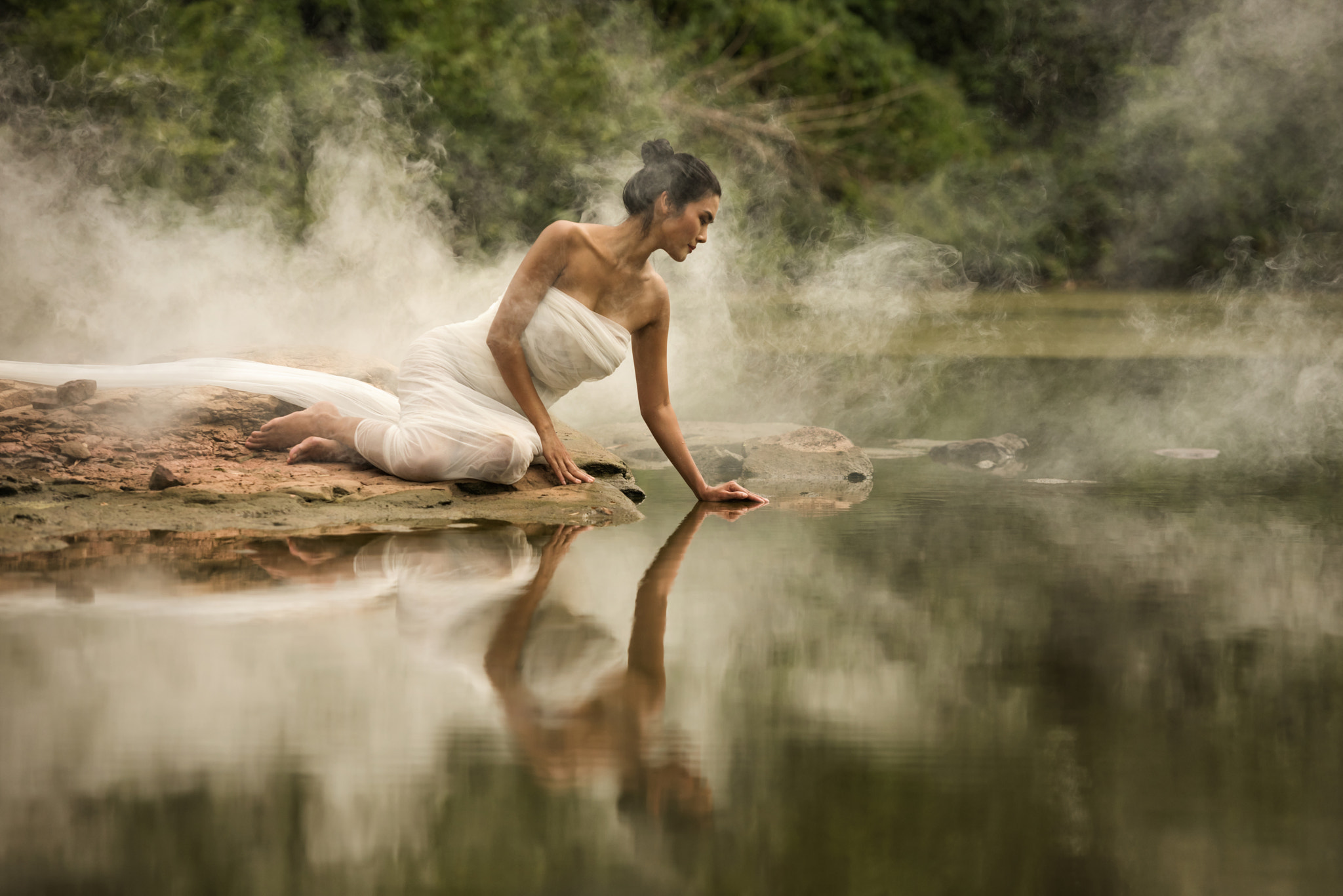 Woman and the water mirror