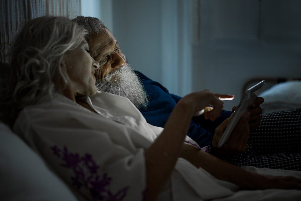 Senior couple lifestyle moments at home by Cristian Negroni on 500px.com