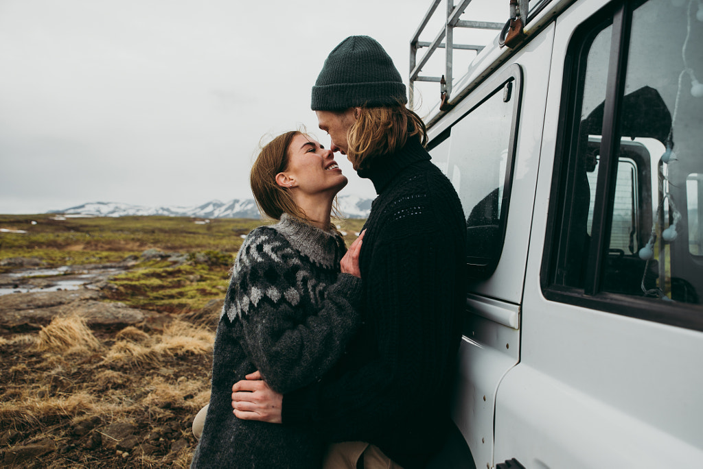 Couple making a wanderlust vacation, exploring iceland with thei by Cristian Negroni on 500px.com