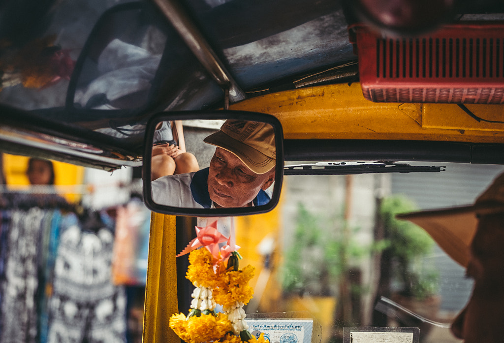 thai in the mirror by Maurizio Leonardi on 500px.com