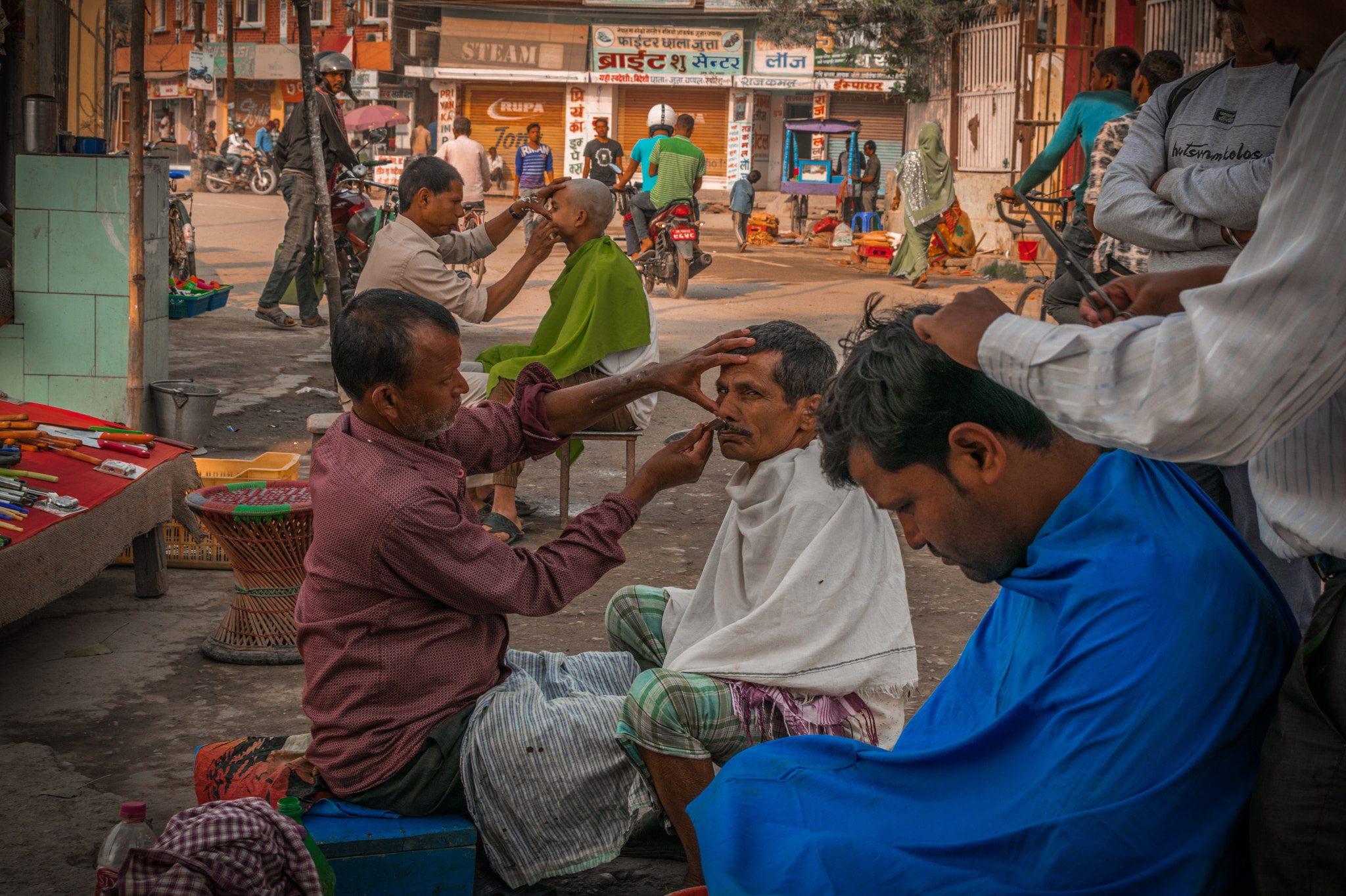 famous street barbers of NEPAL