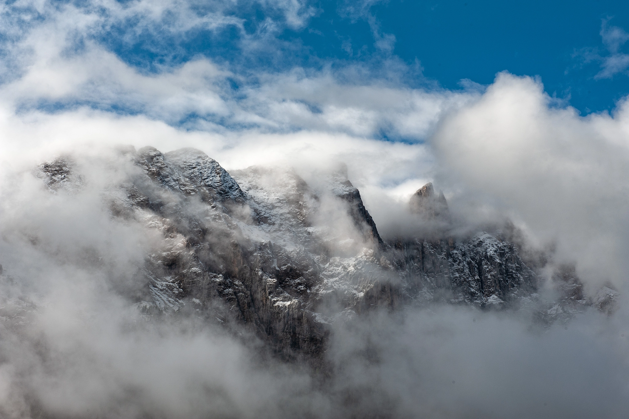 Latemar  roccia e nuvole