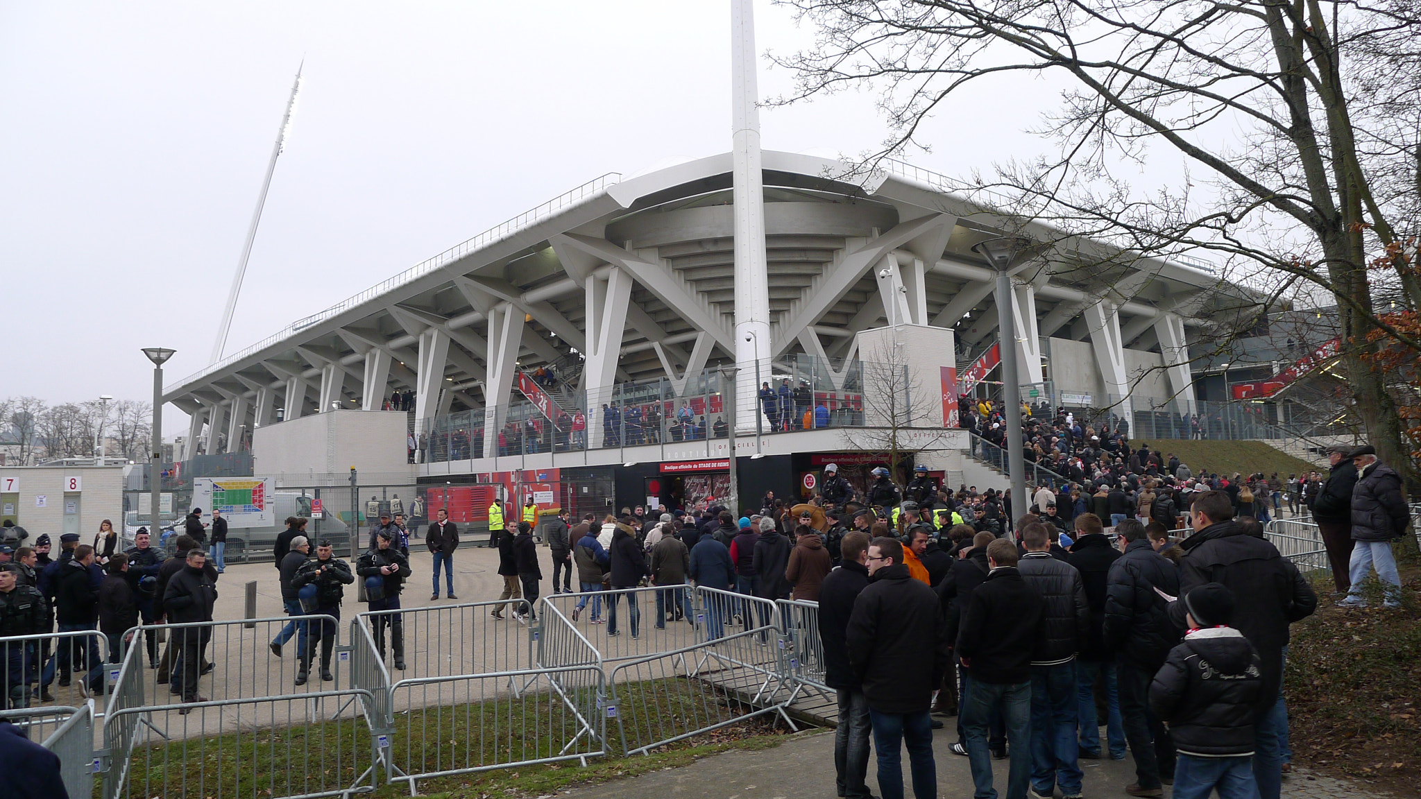 Arrivée au Stade de Reims pour les Ultras du PSG