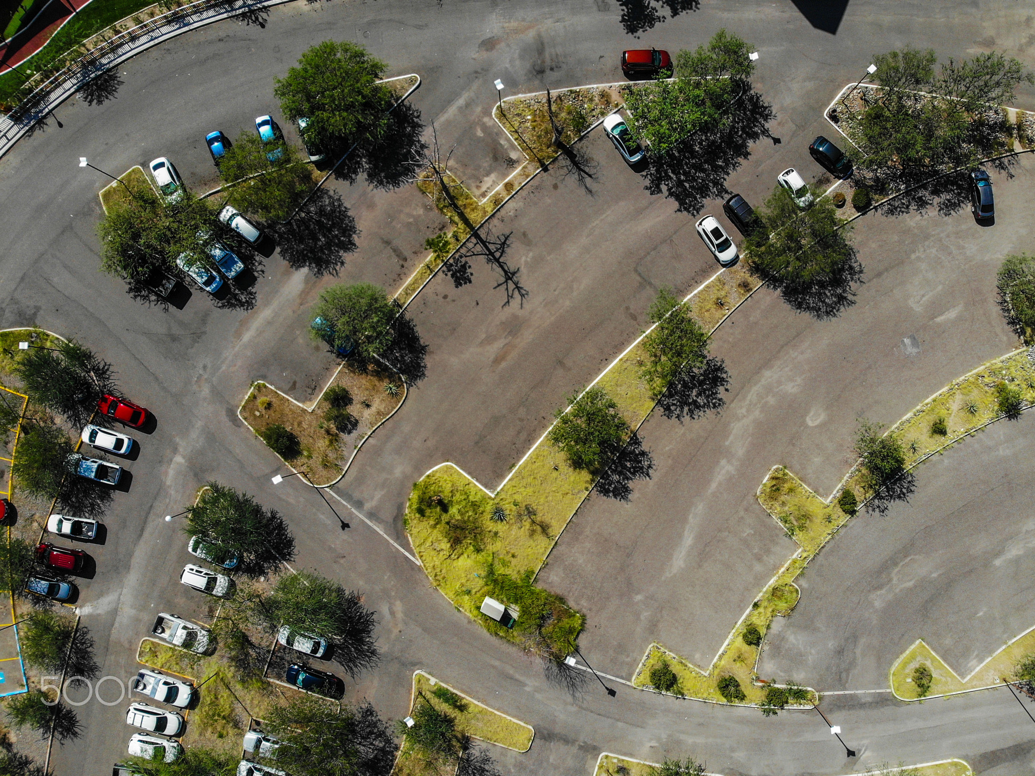 Autos en estacionamiento. Cenital. Parking Car. Paisaje urbano, paisaje de la ciudad de...