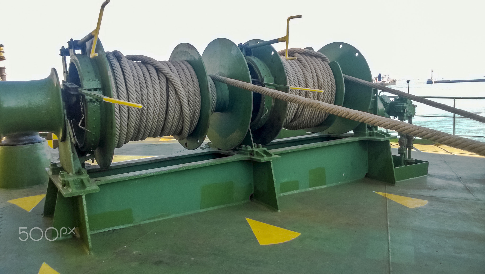 Mechanisms of tension control ropes. Winches. Equipment on the d