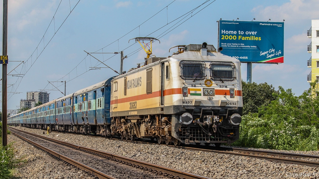 Vaigai Super Fast Express by Sajin Panchil on 500px.com