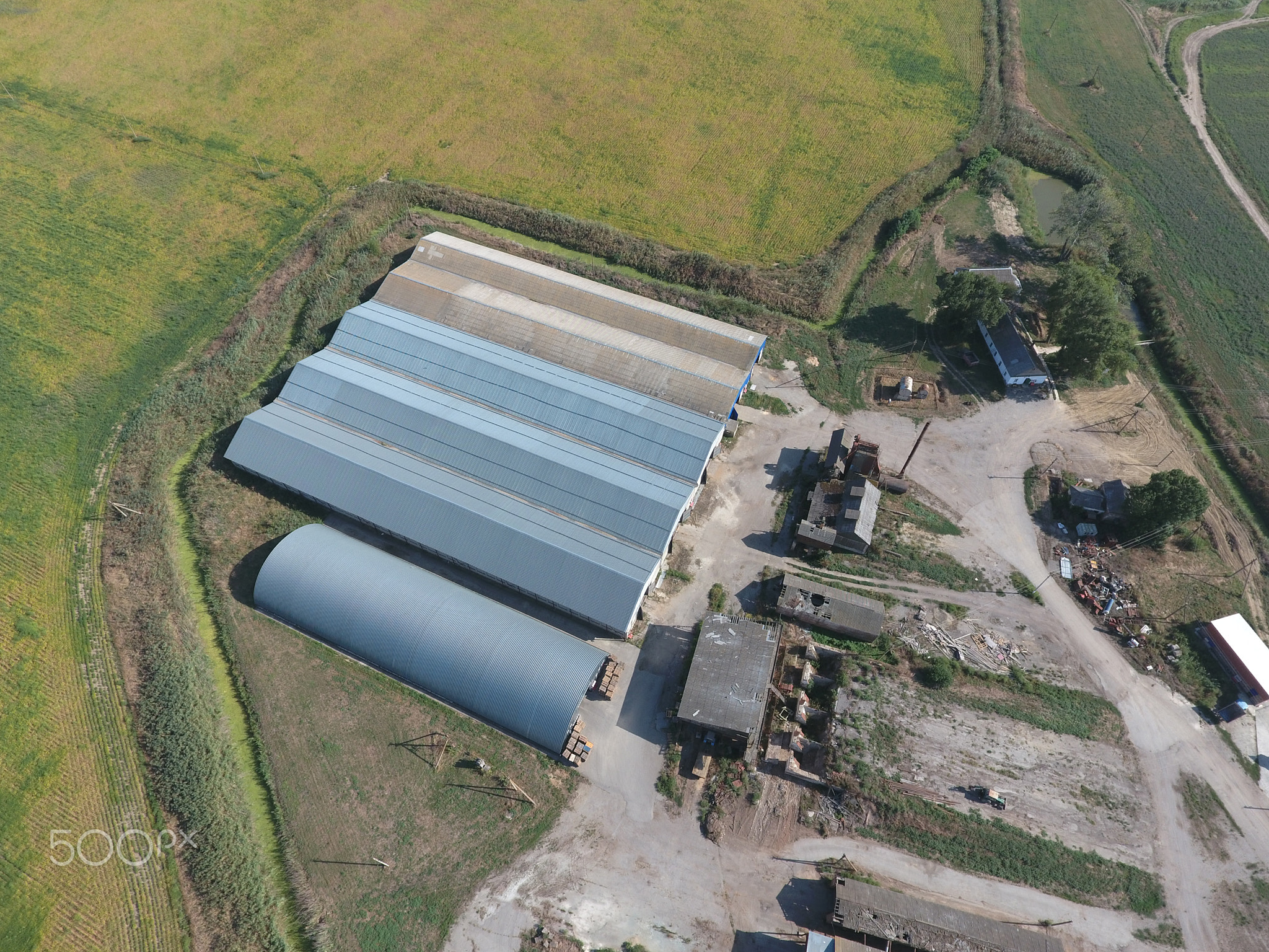 Hangar of galvanized metal sheets for storage of agricultural products