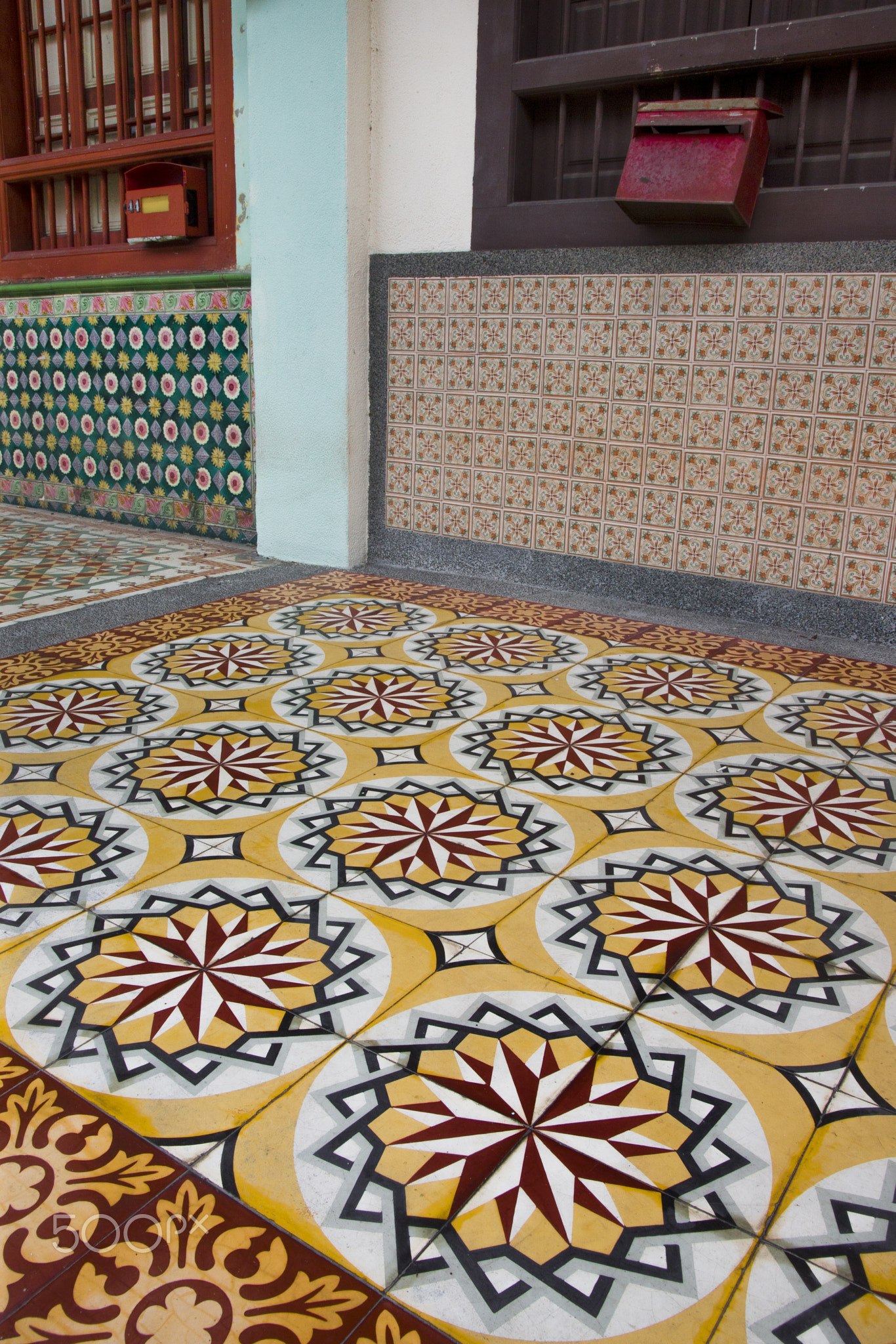 Nyonya tiles