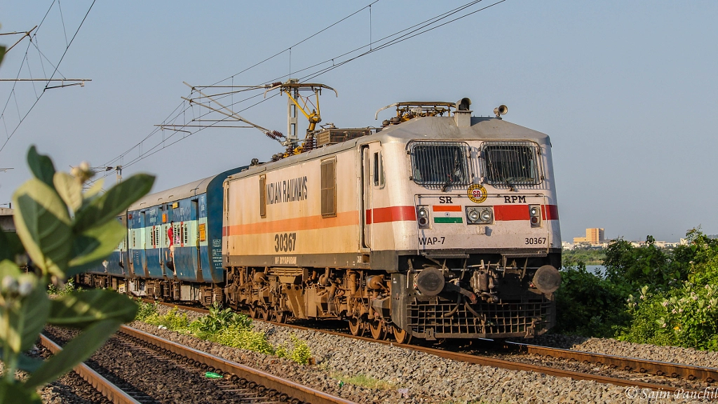 Pallavan Super Fast Express by Sajin Panchil on 500px.com