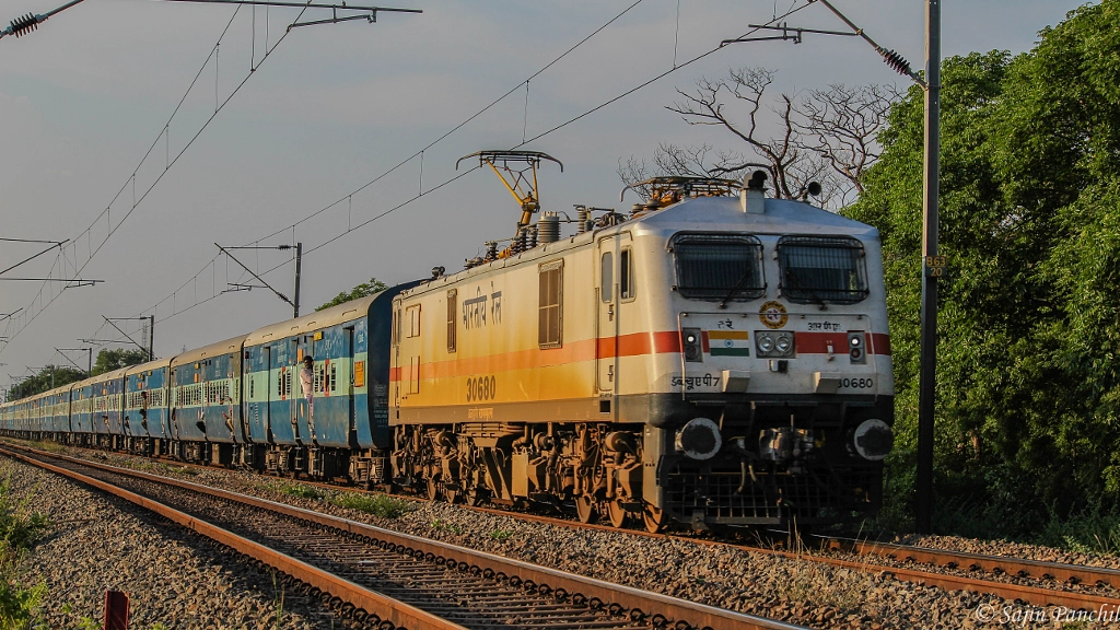 Pallavan Super Fast Express by Sajin Panchil on 500px.com