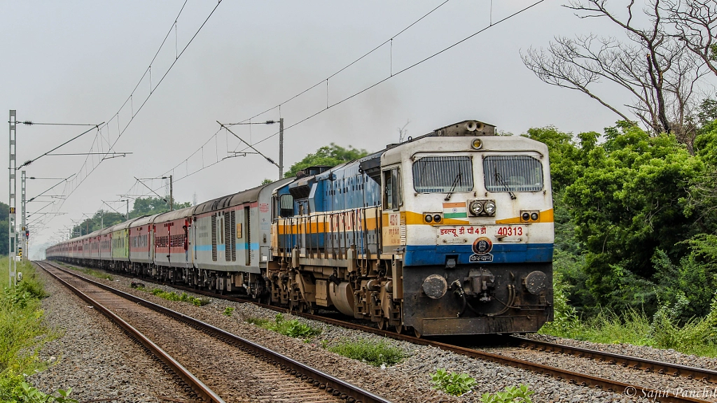 Indian Railway : Mumbai LTT - Karaikkal Express by Sajin Panchil on 500px.com