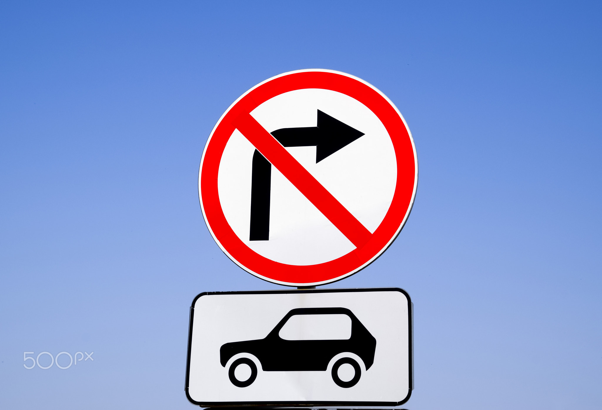 Traffic sign turn right for car transport is prohibited