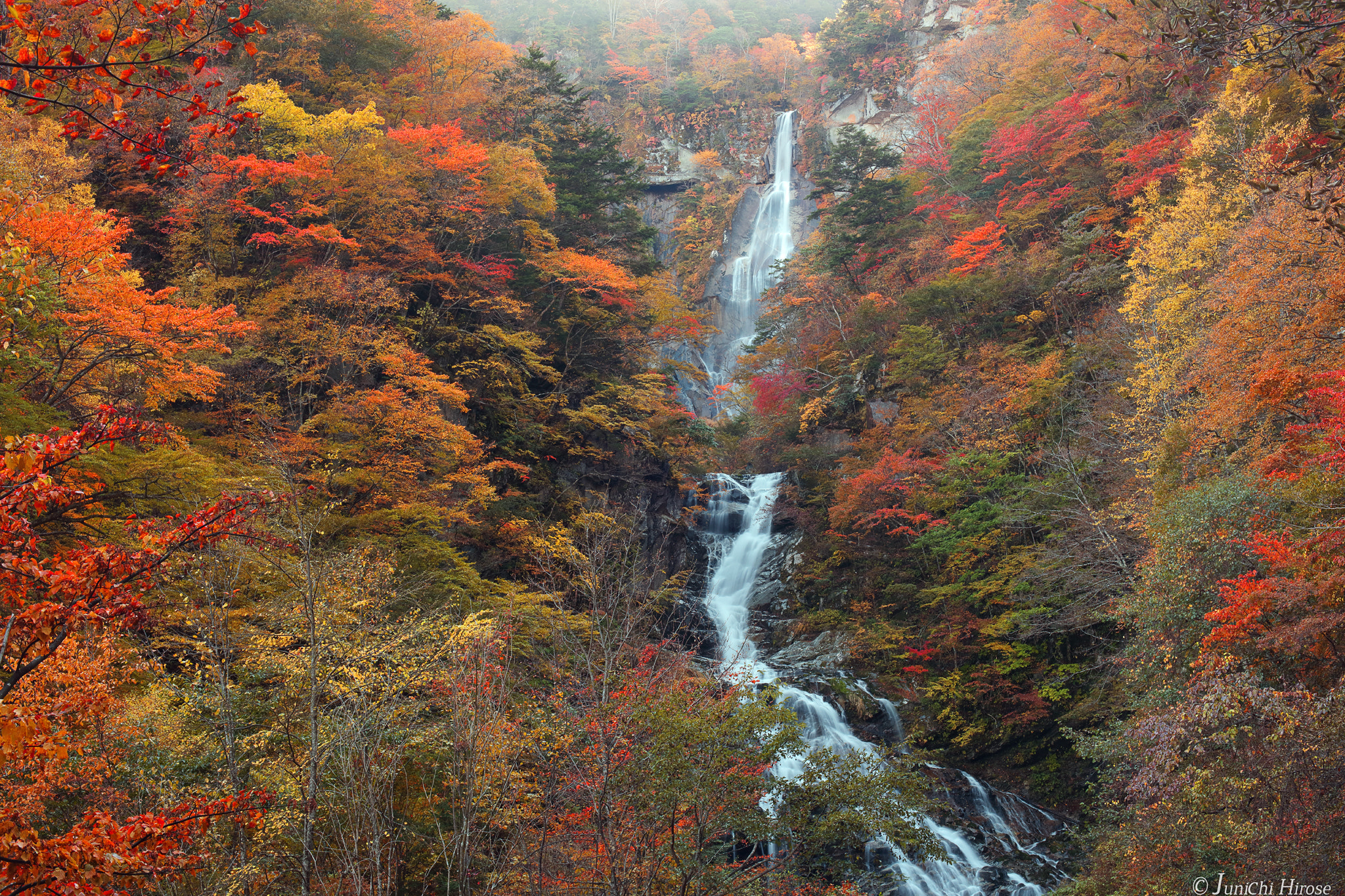 Valley that celebrated autumn by Junichi Hirose / 500px