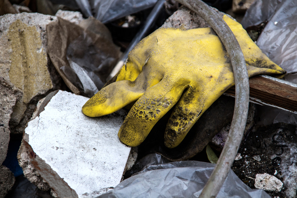 Le vieux gant jaune (The old yellow glove) de Christine Druesne sur 500px.com
