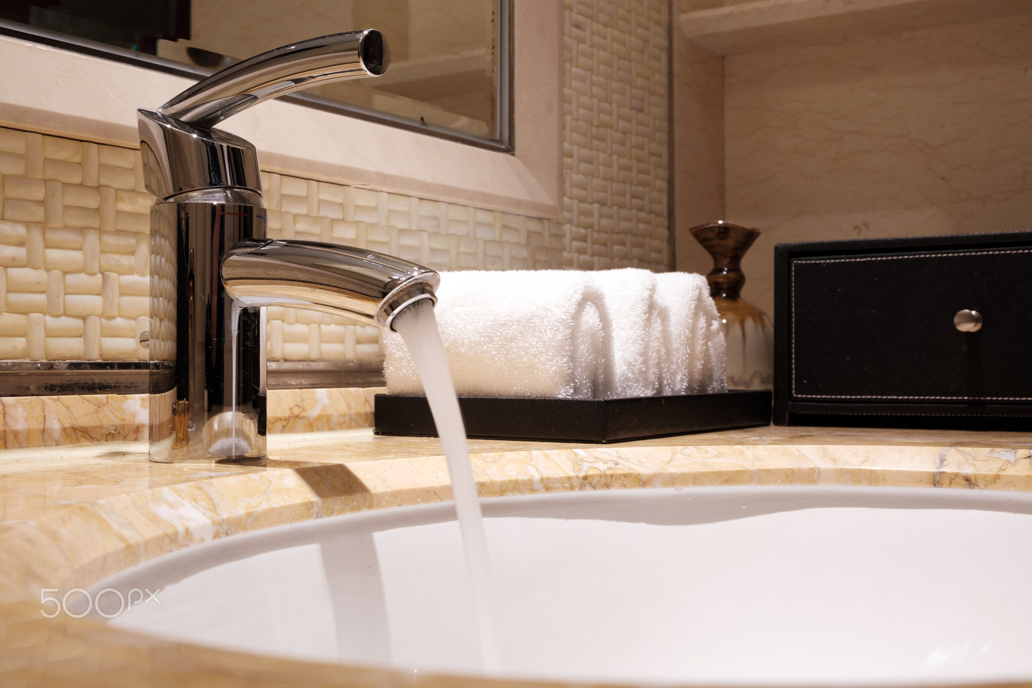 Washbasin and faucet in a toilet
