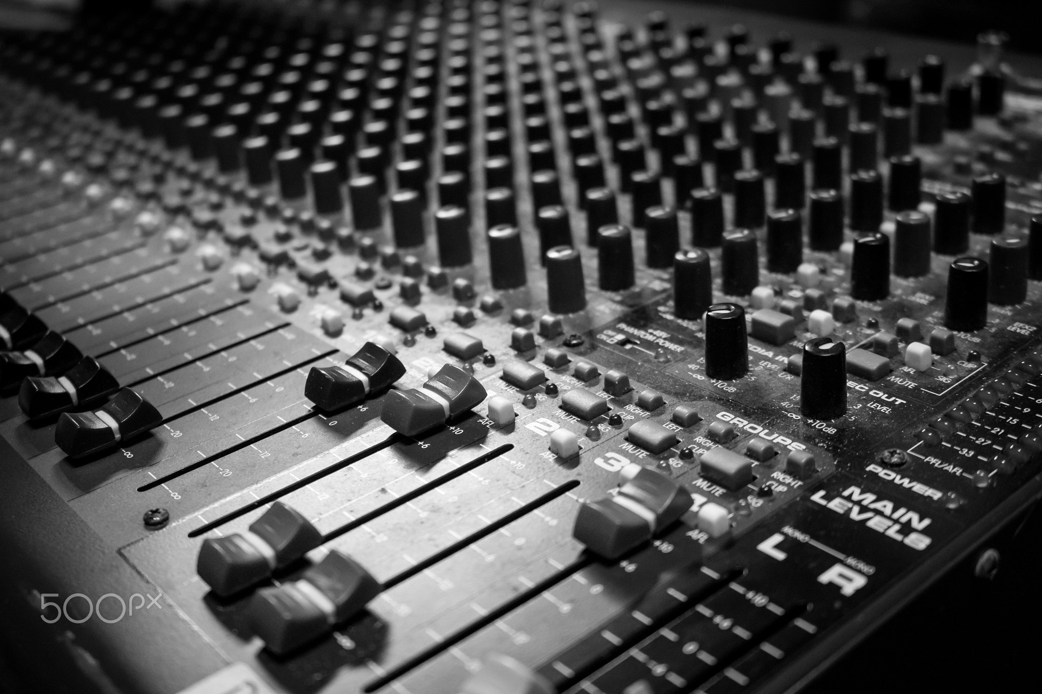 Multi Channel Analog Sound Mixing Console