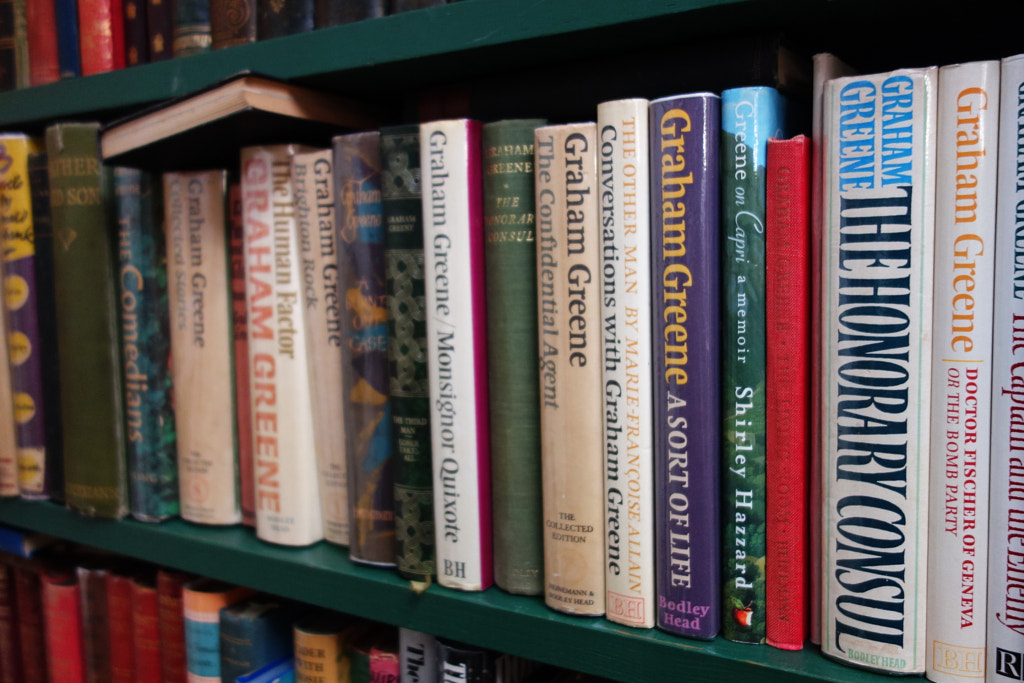 книга как их много. пак вансо. красивые корешки книг. куча книжек. пак автор книги.