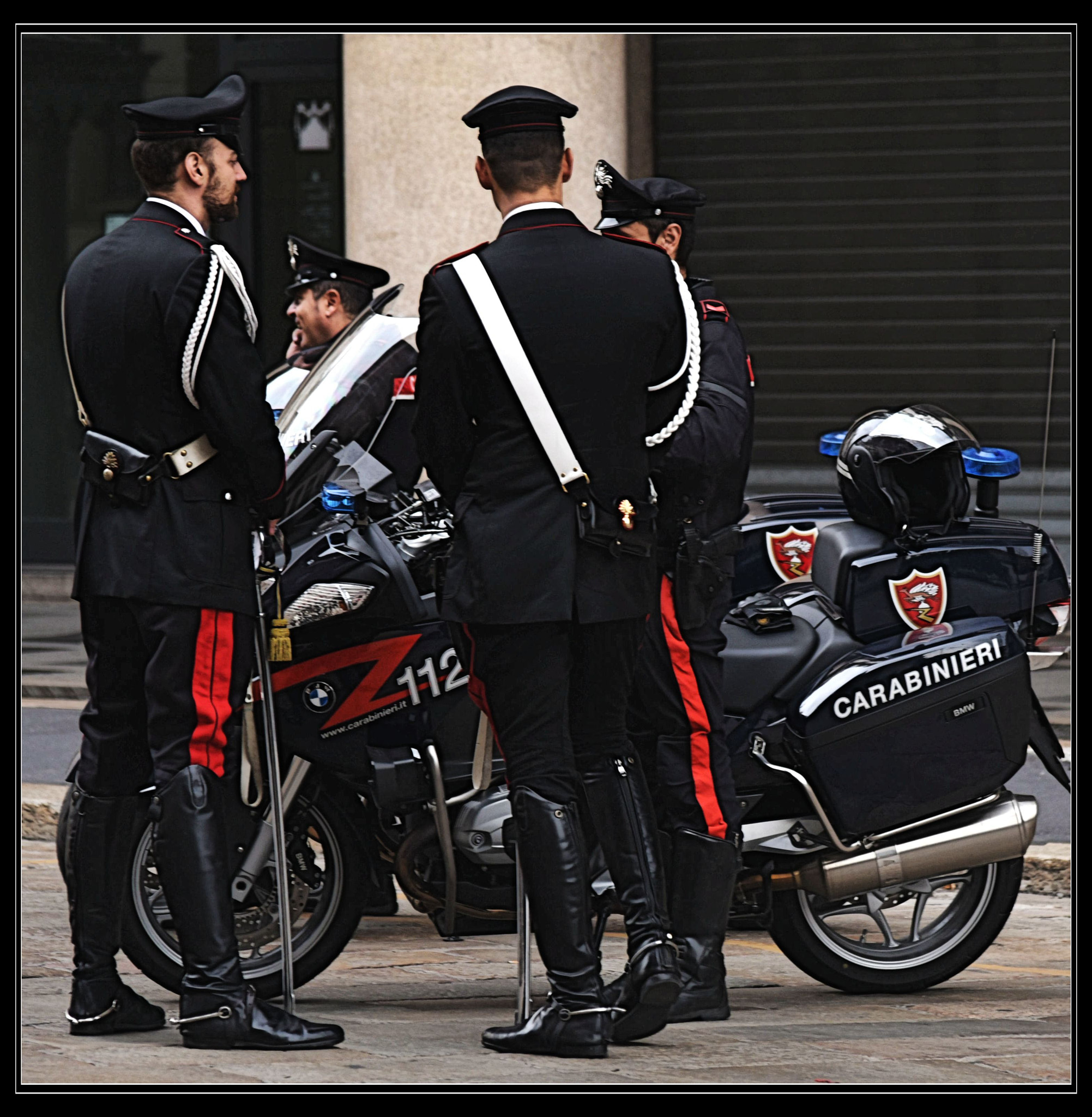 ITALIAN POLICEMEN