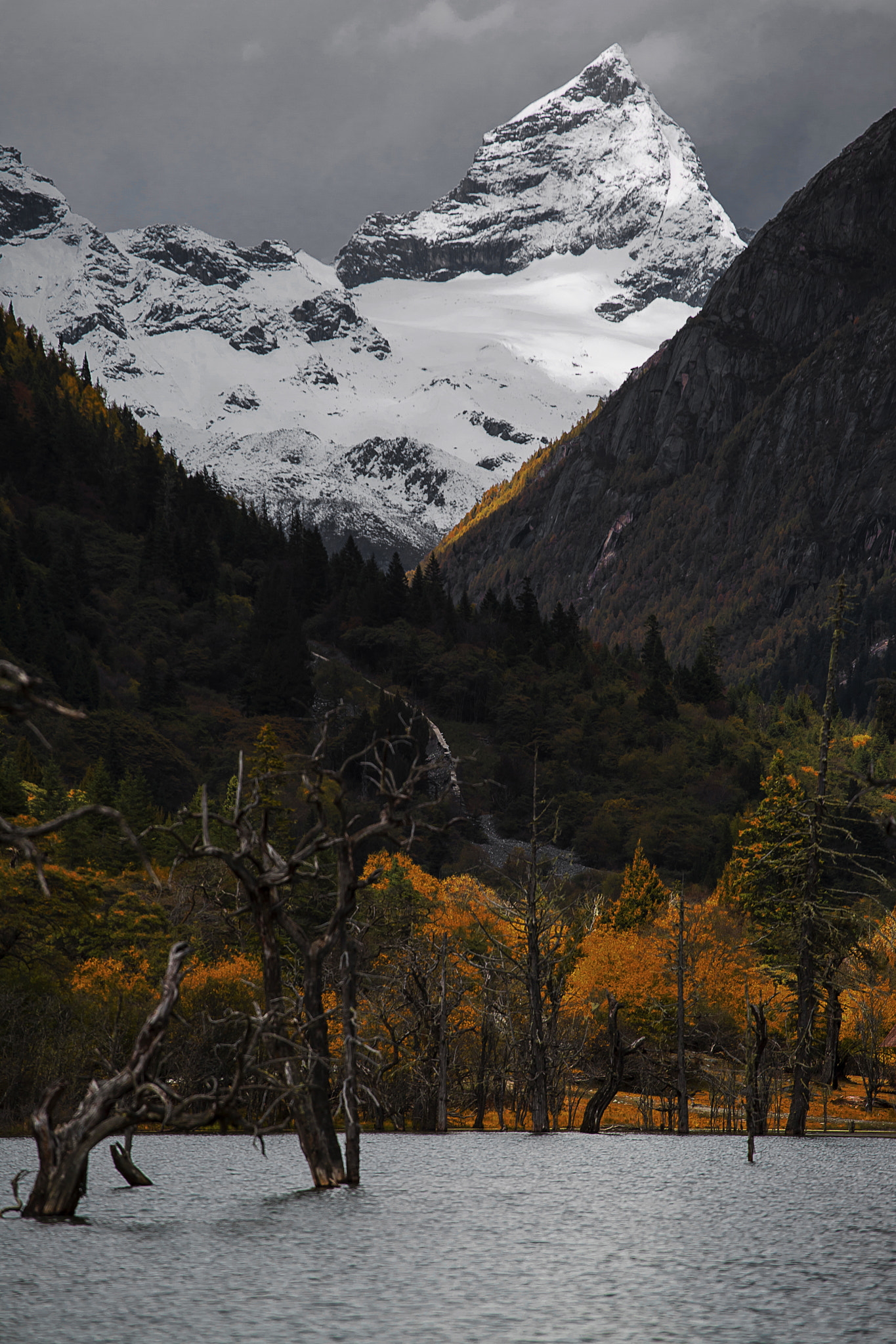 Four Sisters Mountain， Twin Bridge Valley