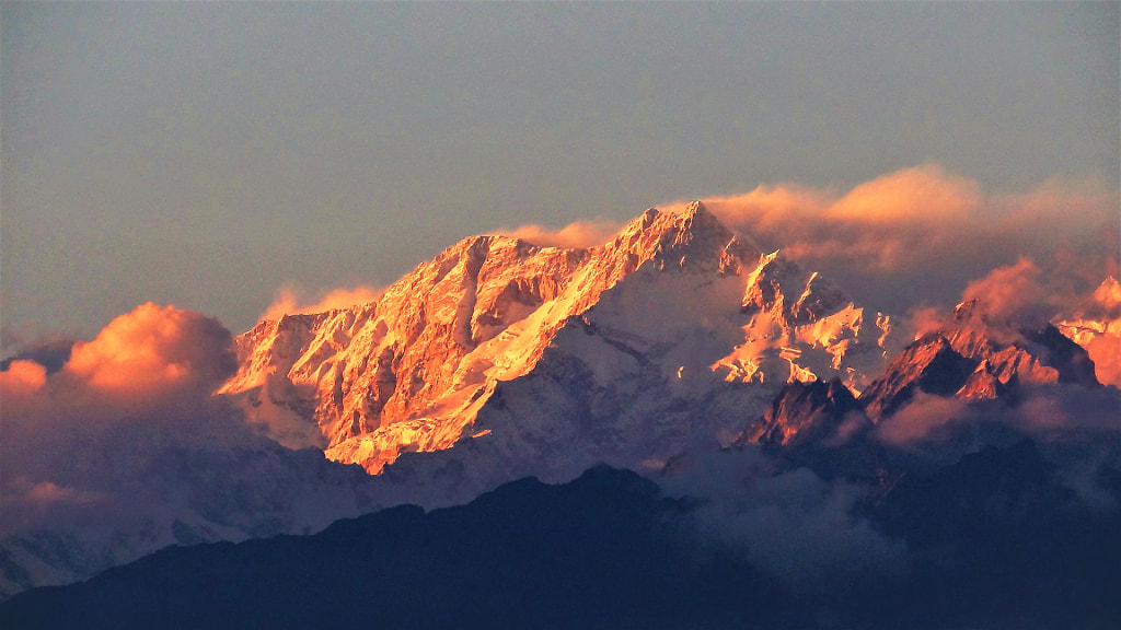 Setting sun on the peak by Sadhan Ghosh on 500px.com