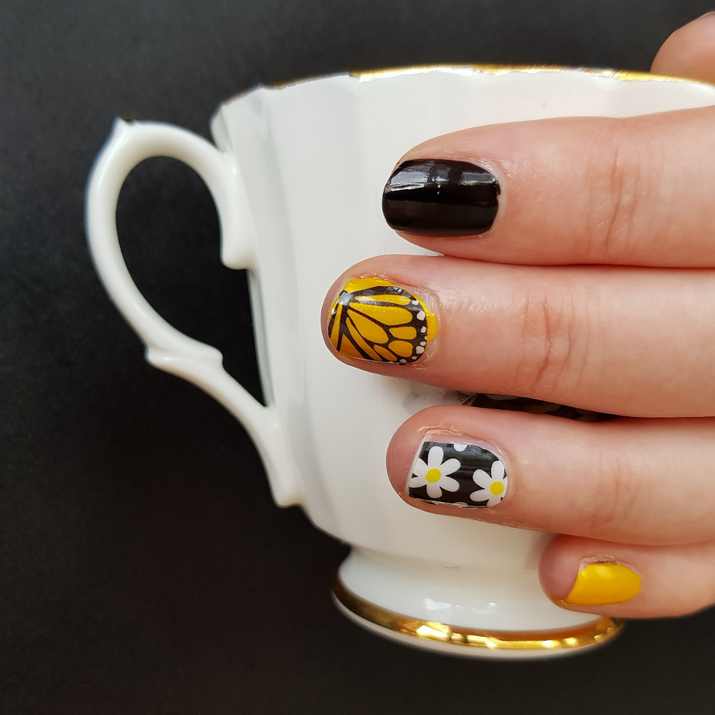 Sunny Spring Manicure by Elizabeth Fitzgerald on 500px.com