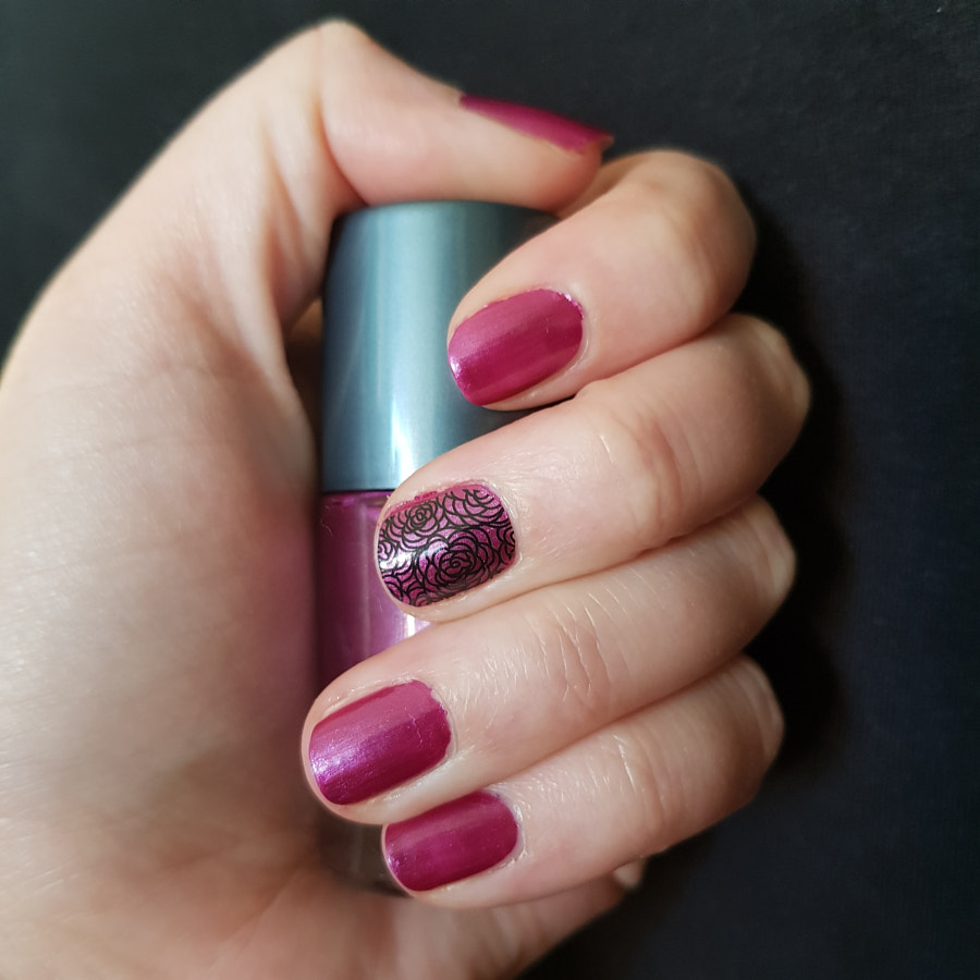 Simple Pink Manicure by Elizabeth Fitzgerald on 500px.com