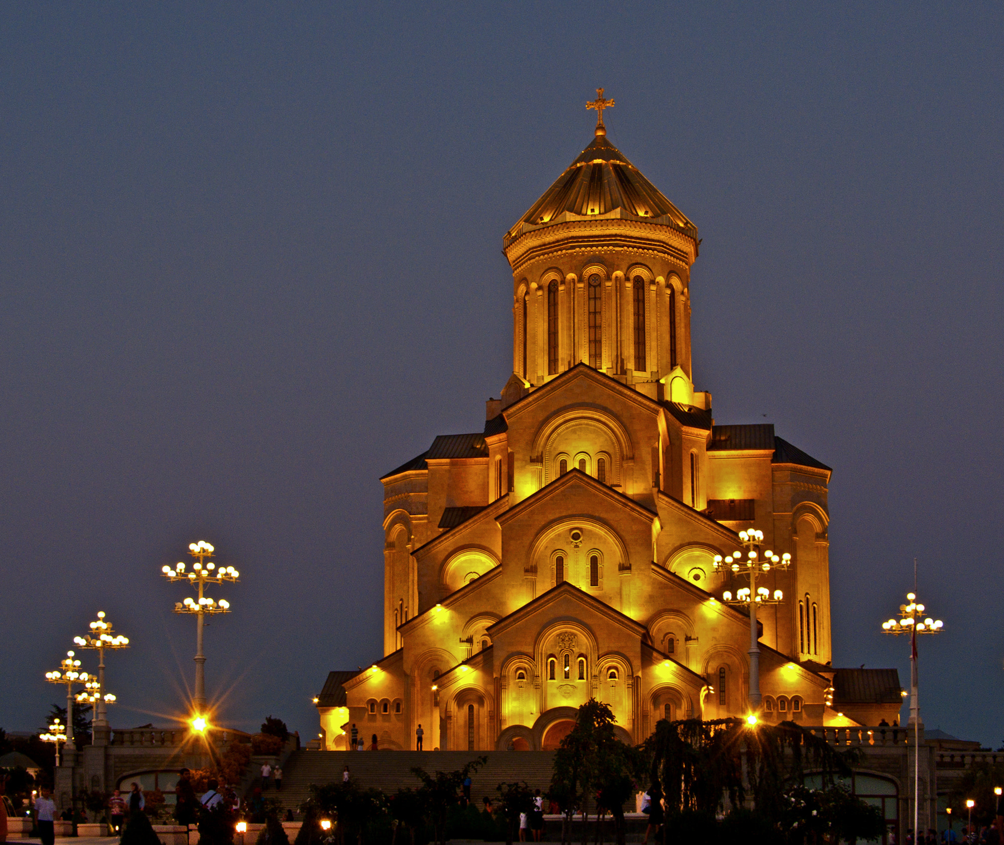 храм самеба в тбилиси