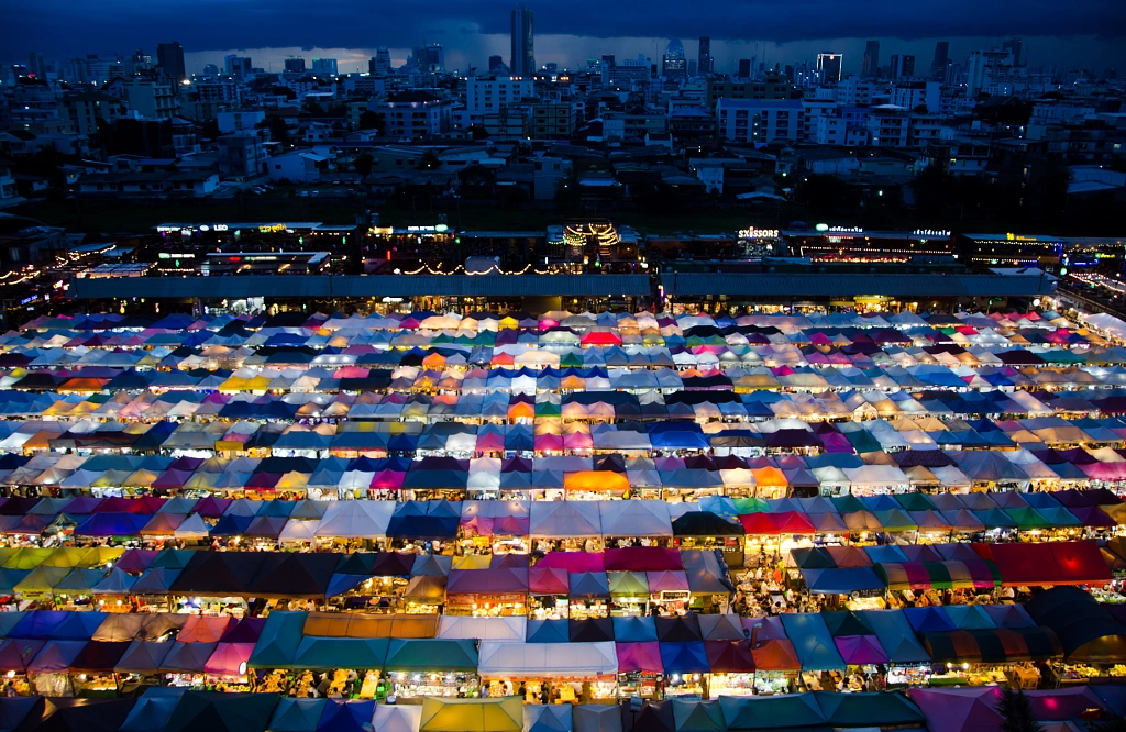 Ratchada Train Night market by Hongze Li on 500px.com