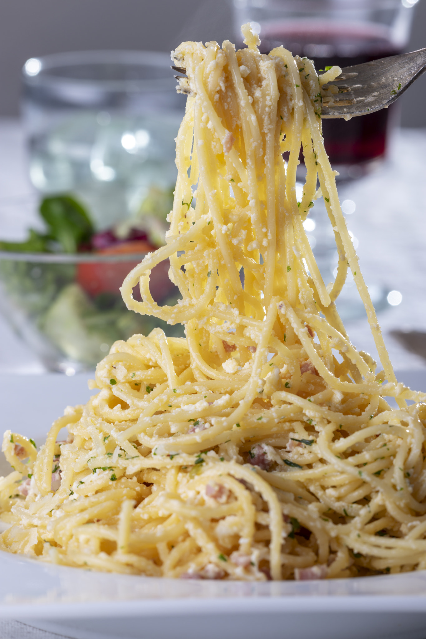 spaghetti carbonara on a plate