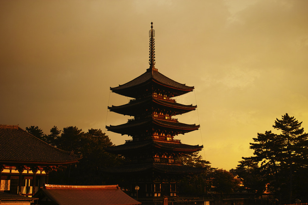 The pagoda by Hiro .M on 500px.com