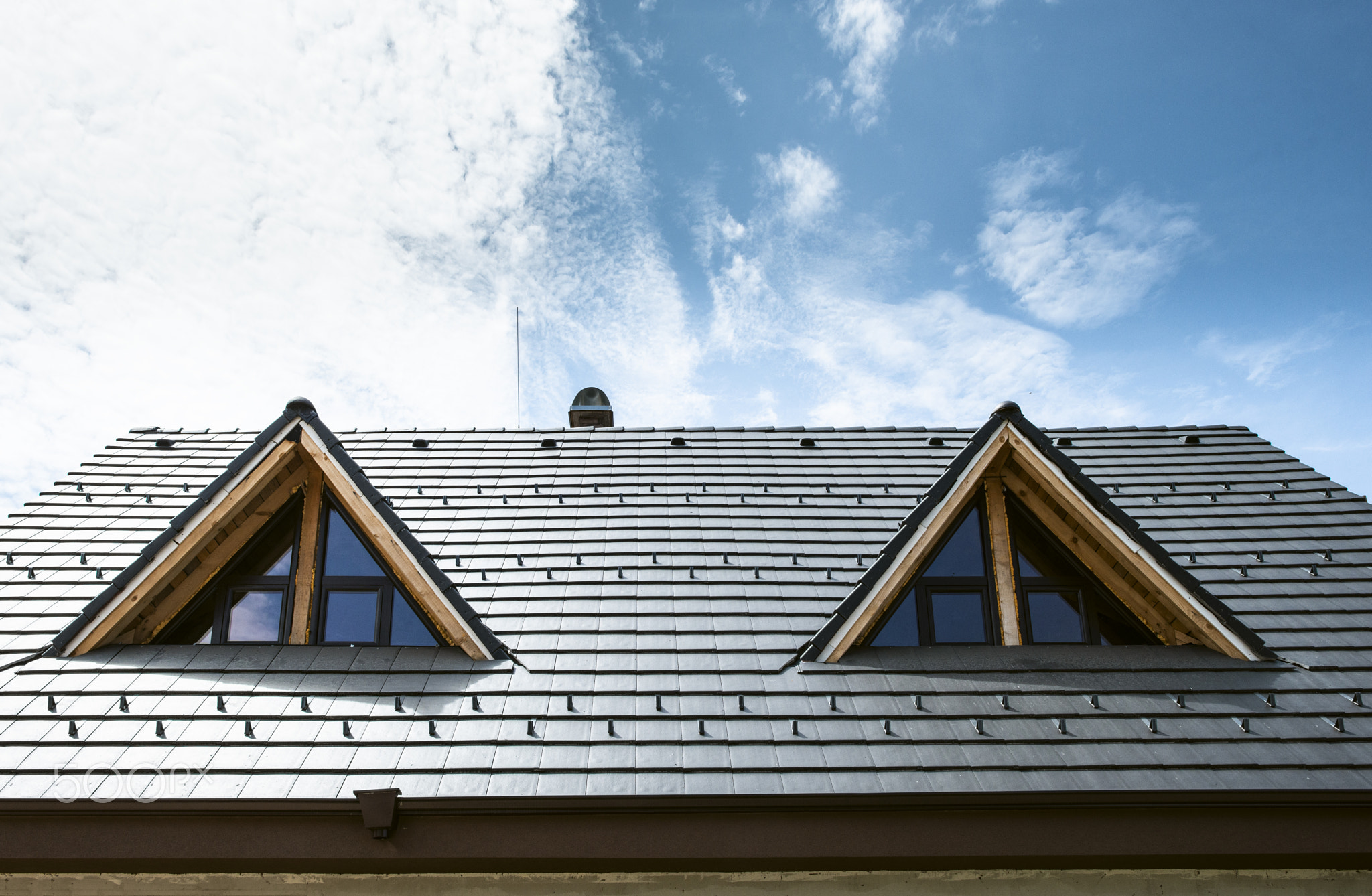 Laying roof tiles
