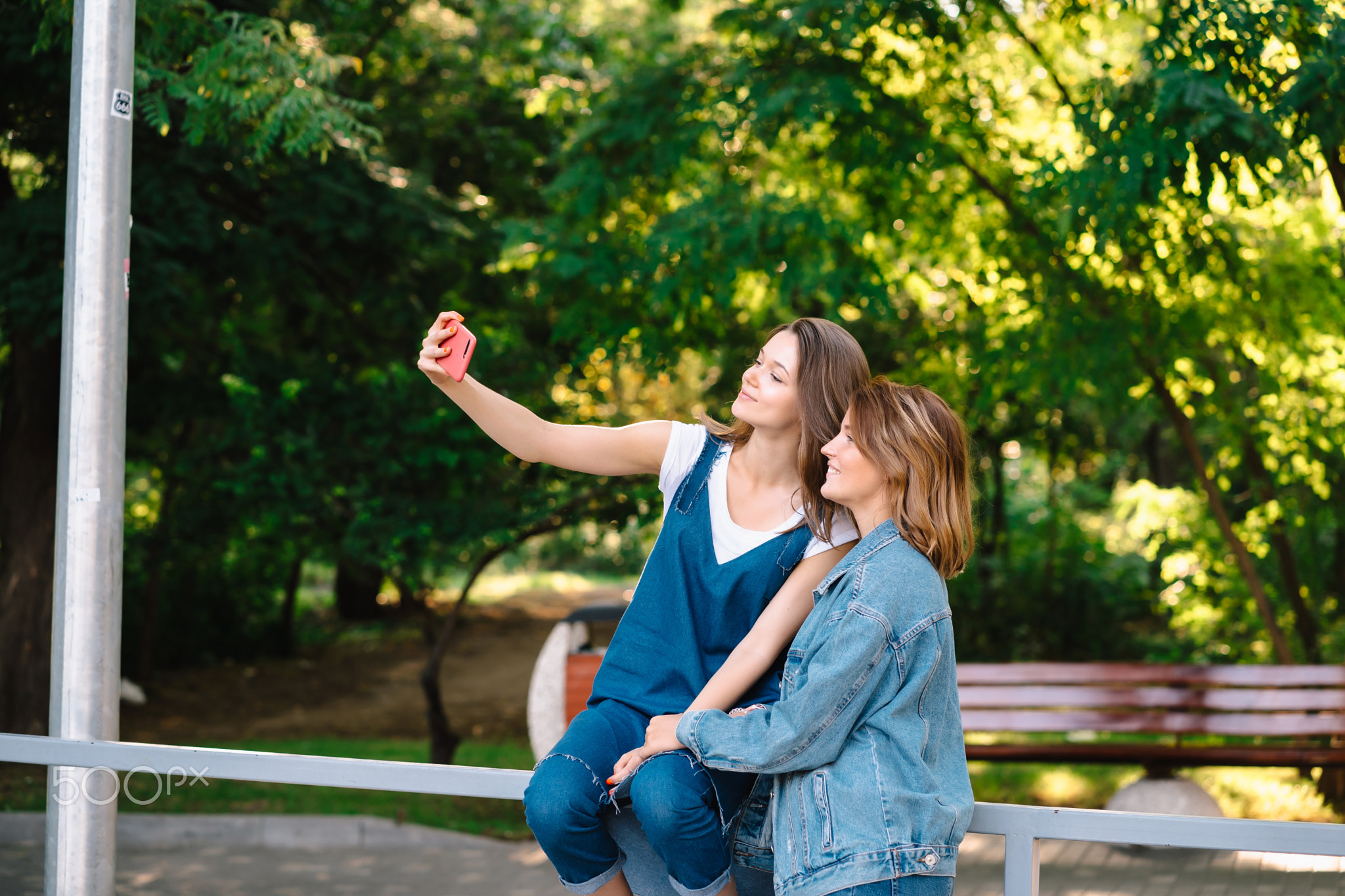 Image of young amazing women friends students take selfie