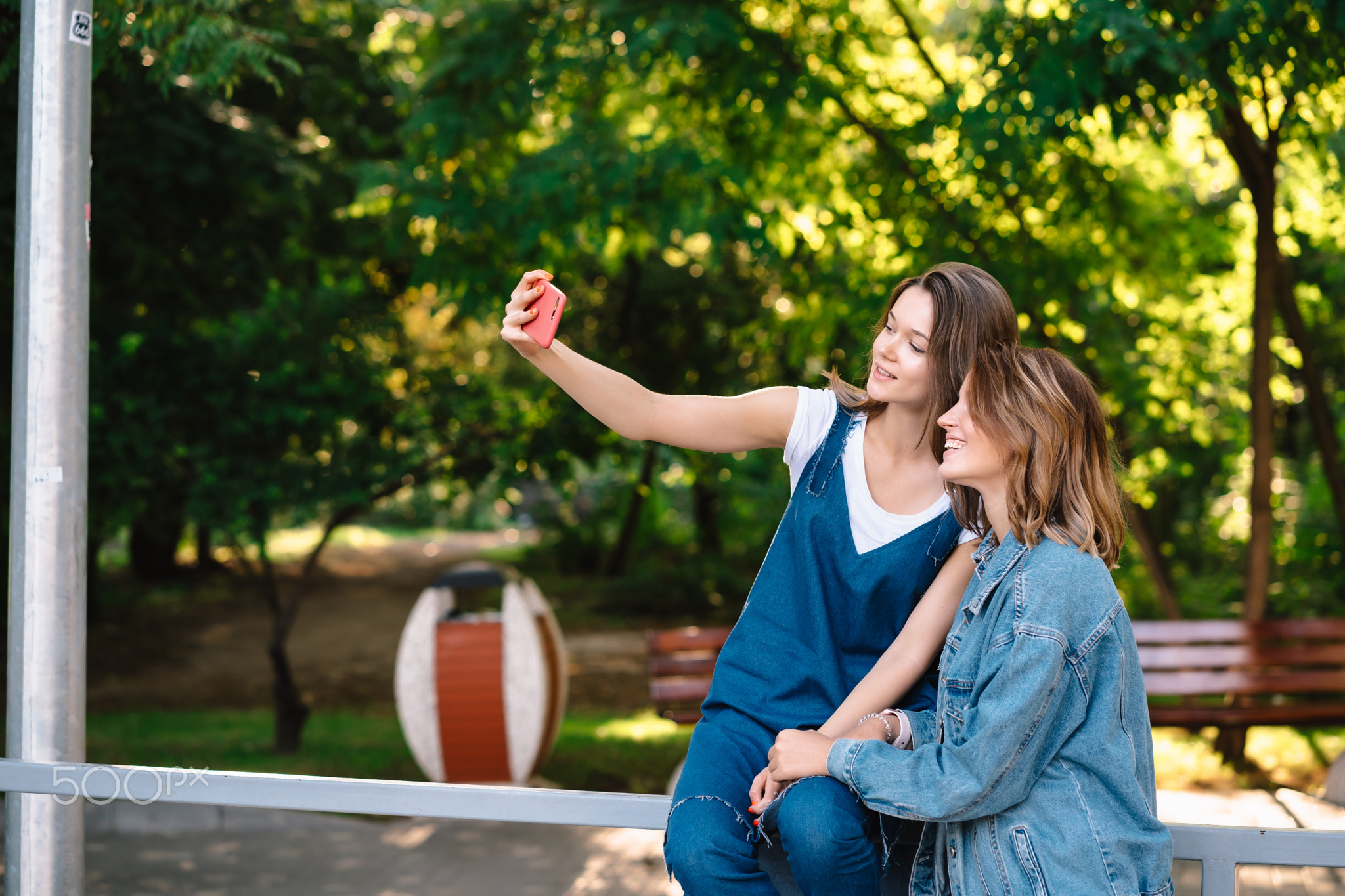 Image of young amazing women friends students take selfie