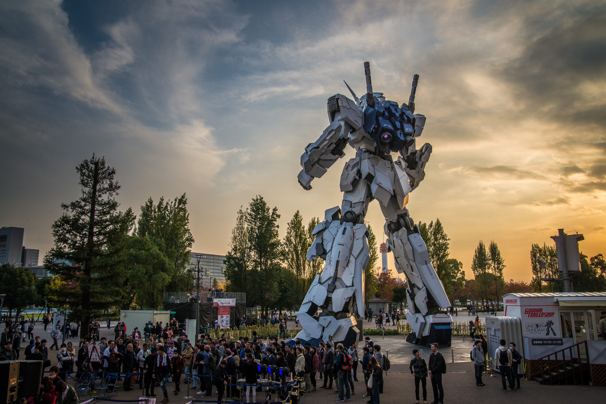 ガンダム is protecting you