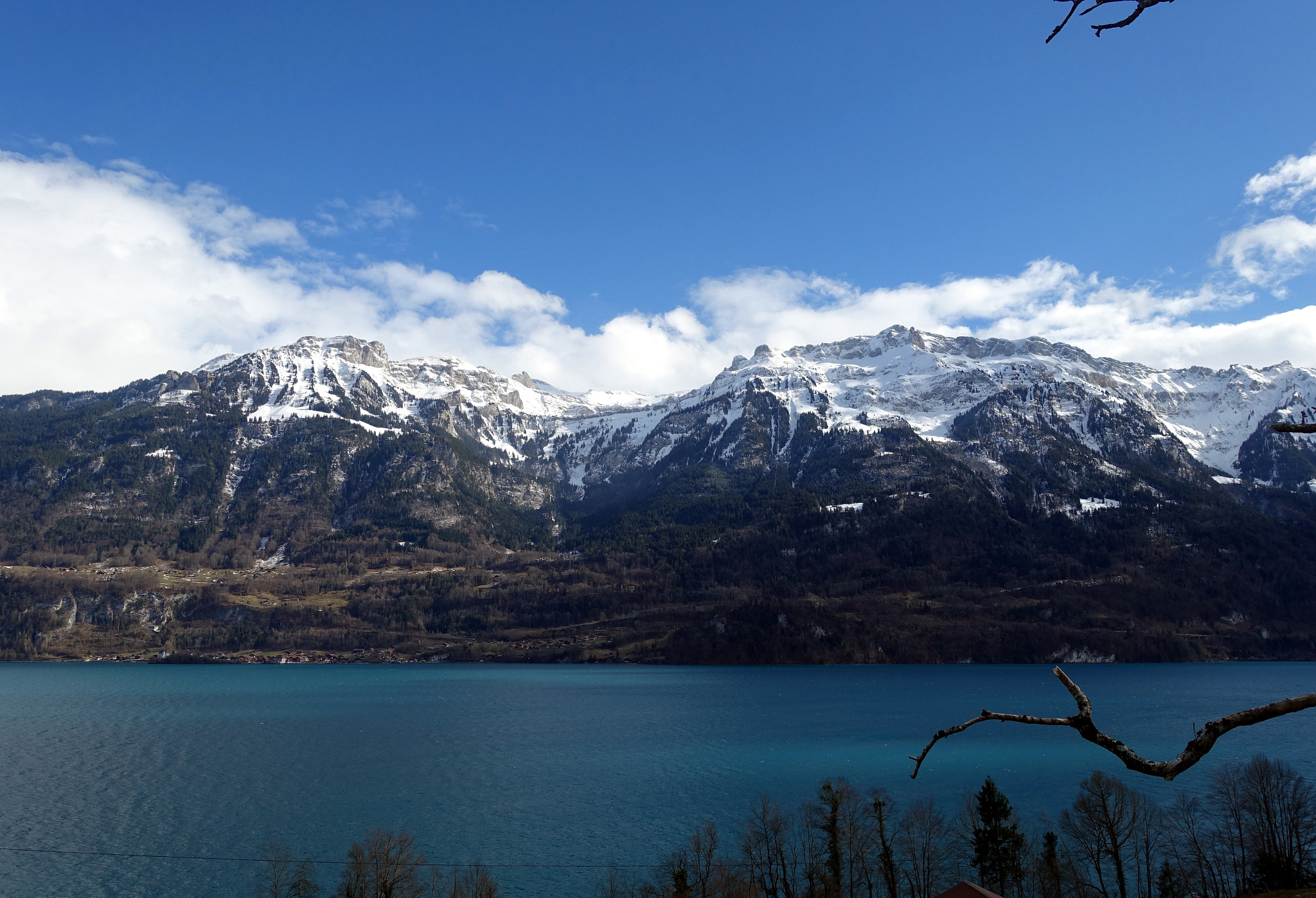 Tiefblauer Brienzersee