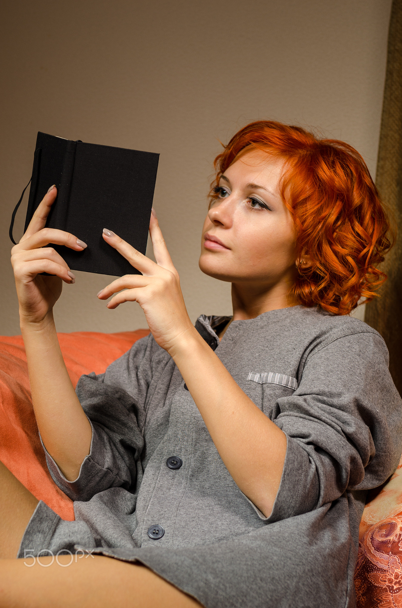 Red woman reading