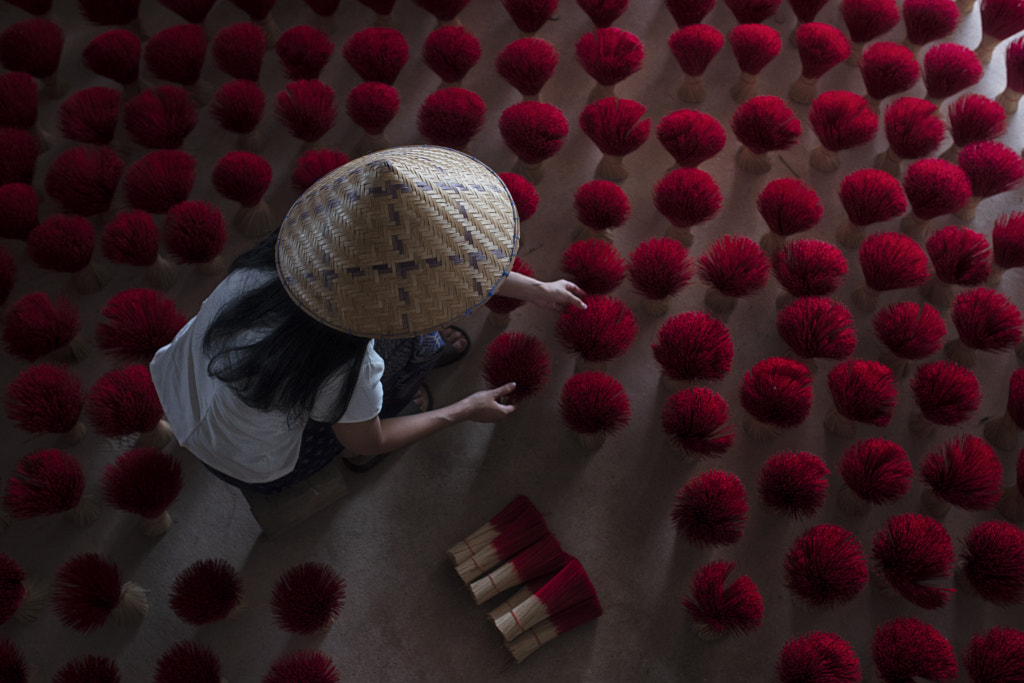 Incense is drying. Vietnamese women wear a cone hat. by somchai sanvongchaiya on 500px.com