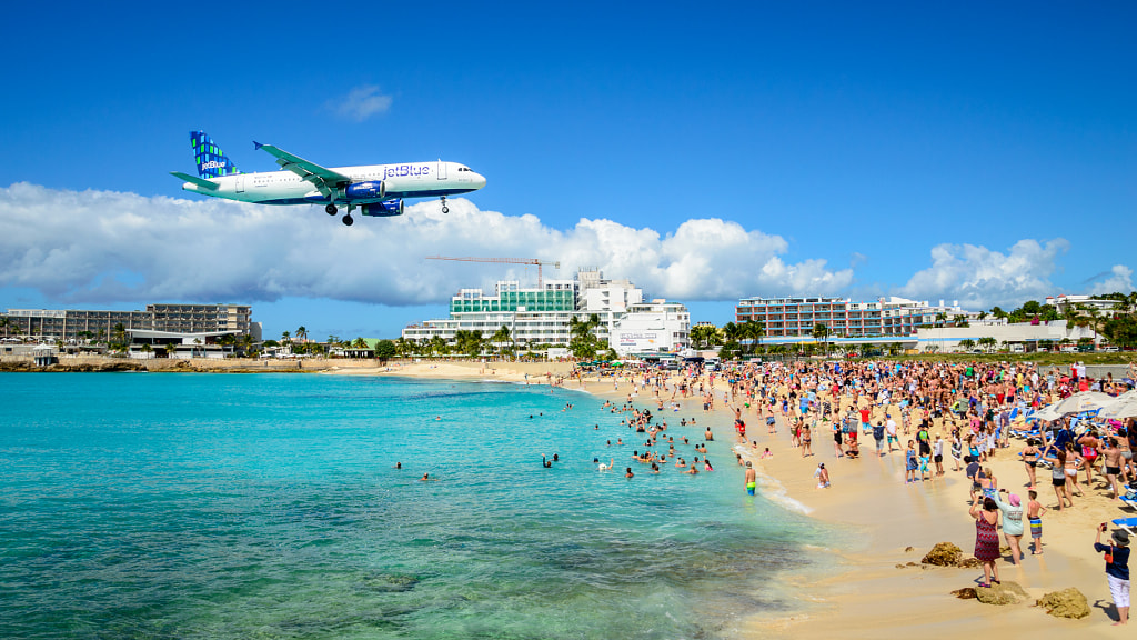 JetBlue Coming into Maho Beach, Sint Maartin by Sebastien Greber on 500px.com