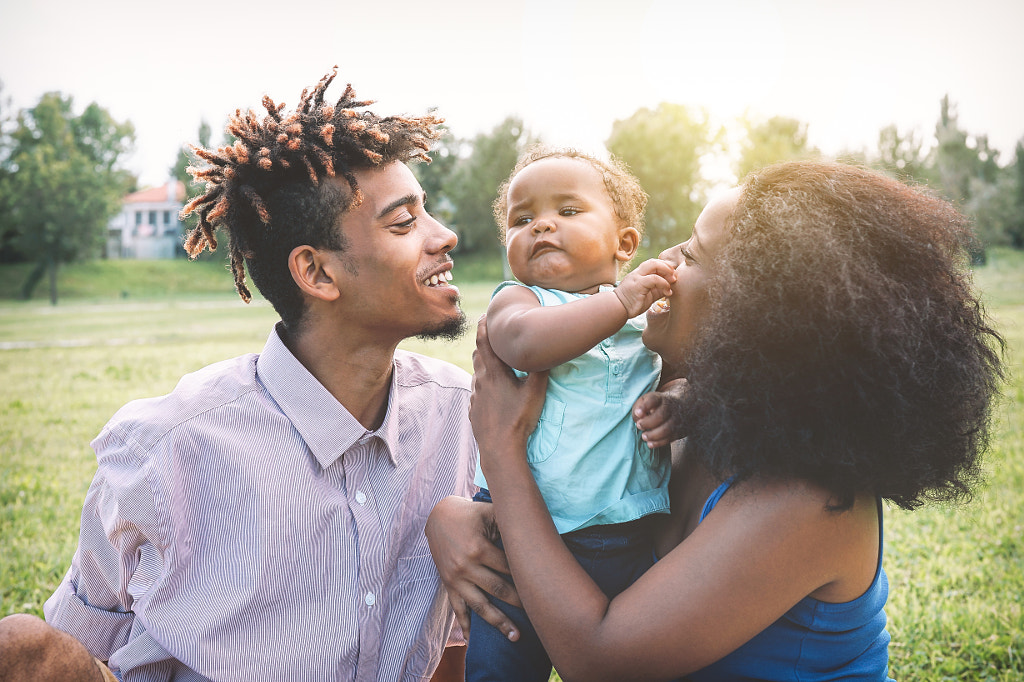 Happy black family enjoying a tender moment during the weekend by Alessandro Biascioli on 500px.com