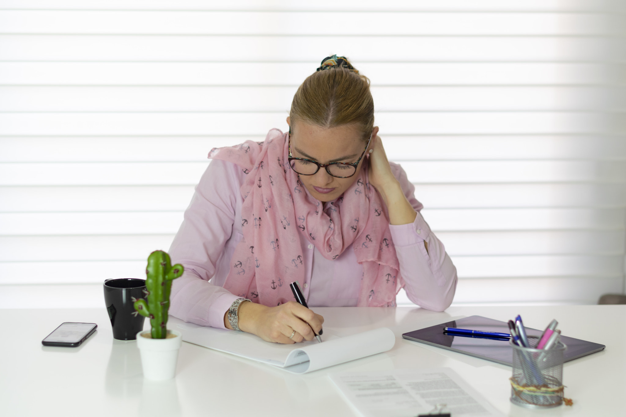 Woman working in the oficce