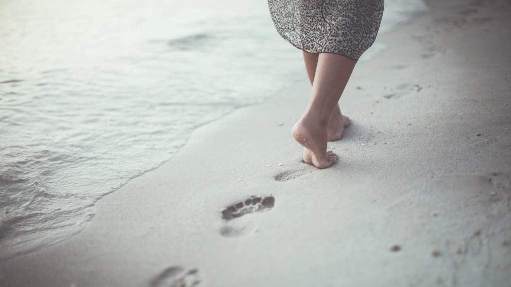 Girl on the beach by Vasit Buasamui on 500px.com