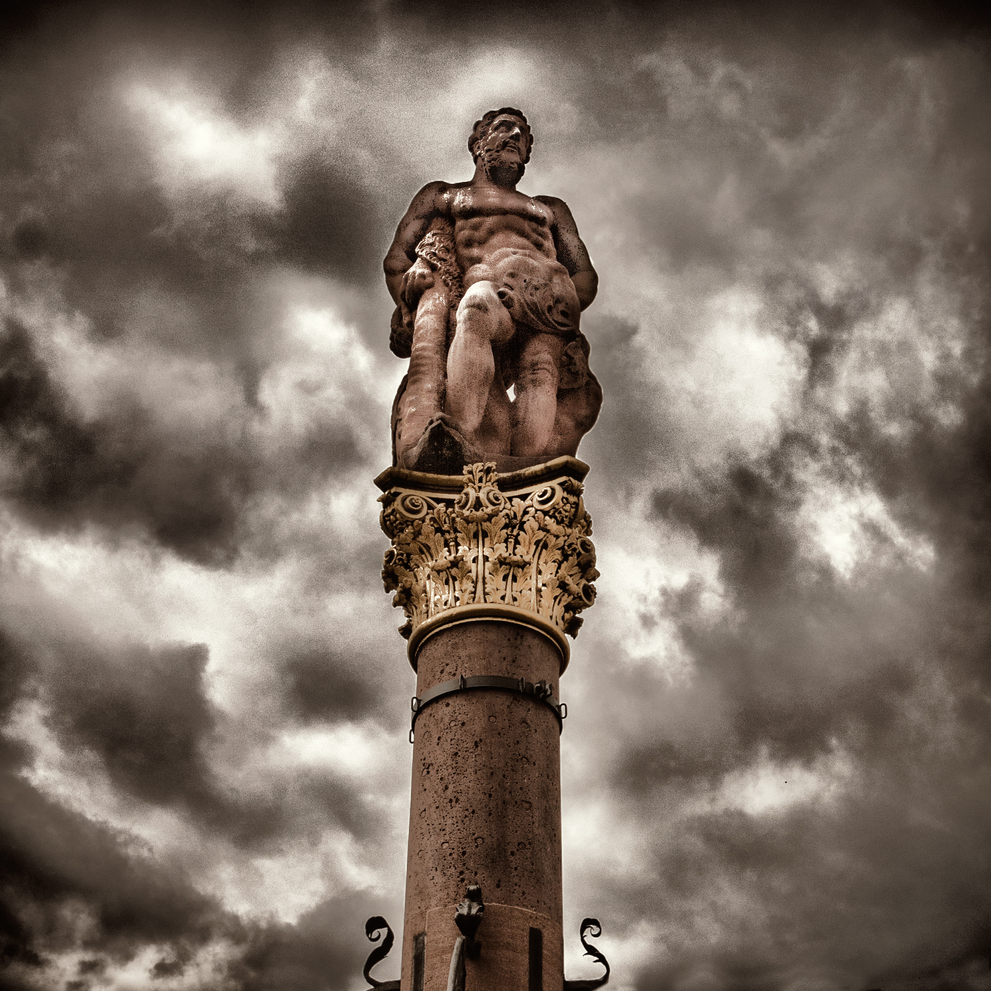 Hercules Statue by Zoeys Sectvi - Photo 30278409 / 500px