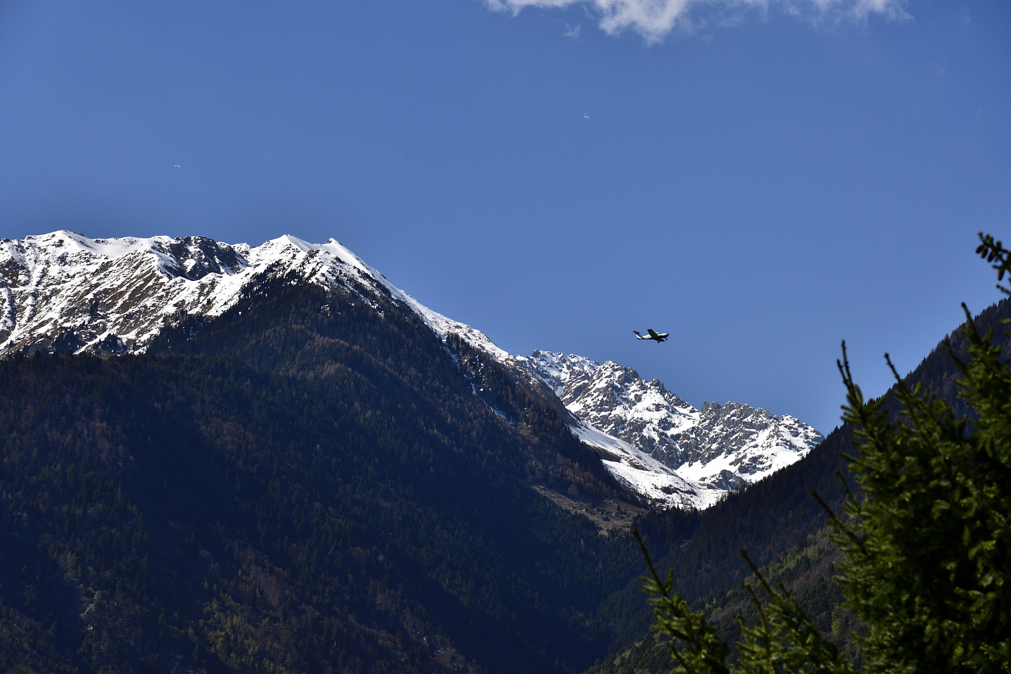 Airplanes over Valtellina mountains