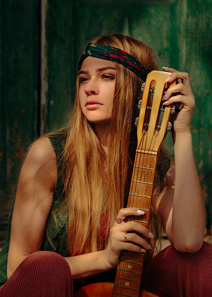 Girl with a guitar by Valerii Lysenko on 500px.com