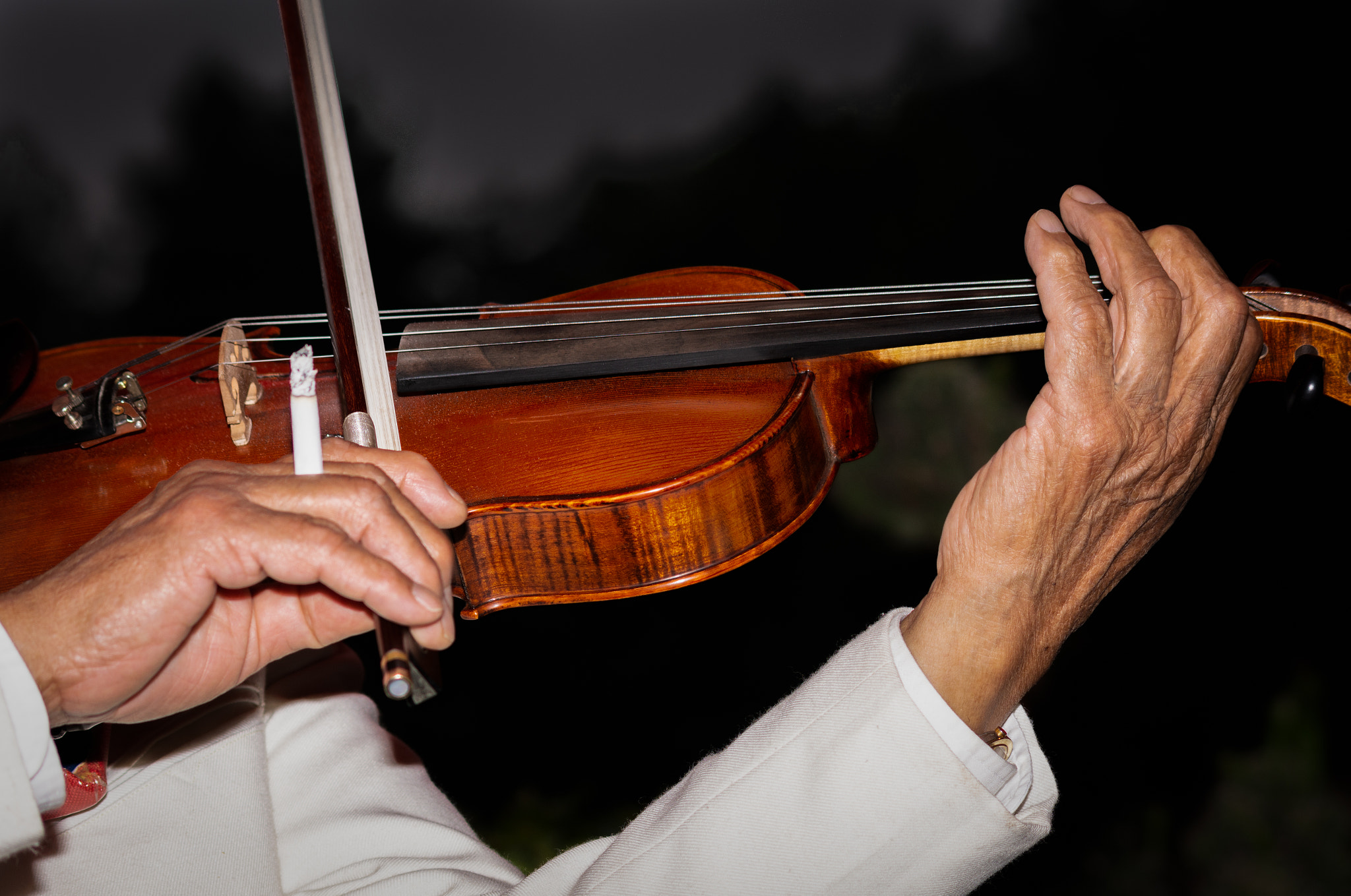 Smoking and playing violin